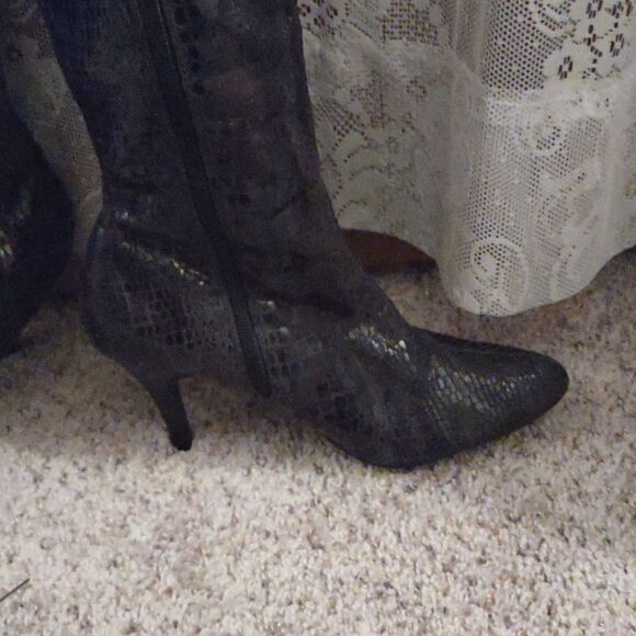 Women's size 8 1/2 Animal print knee high boot 3 1/2 inch heel blue gray - Picture 3 of 11